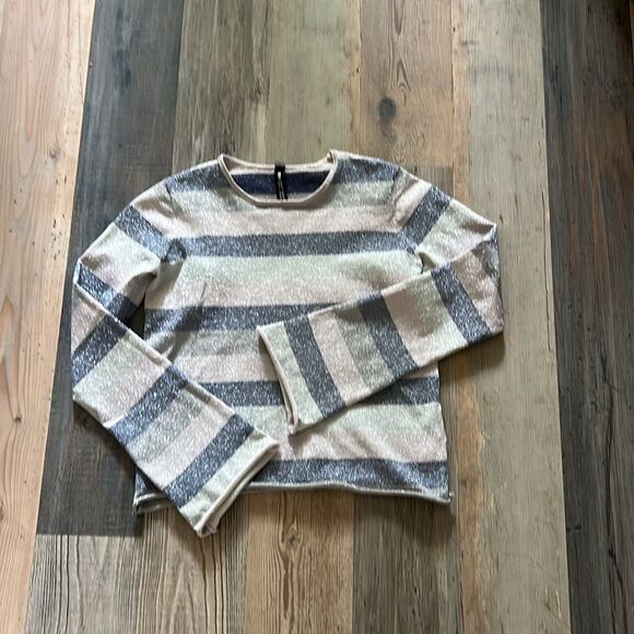 Design Lab Multi-Color Metallic Striped Knit Cropped Bell Sleeve Top Size: Small - Picture 1 of 15